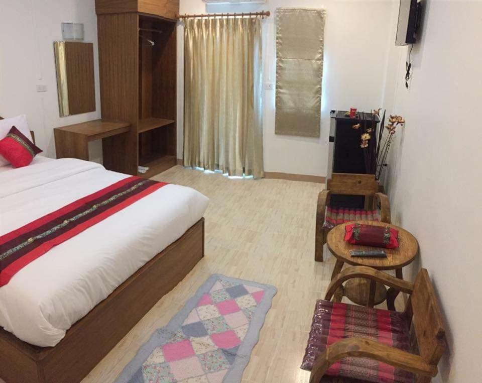 Maesot Siri Hotel Mae Sot Exterior photo